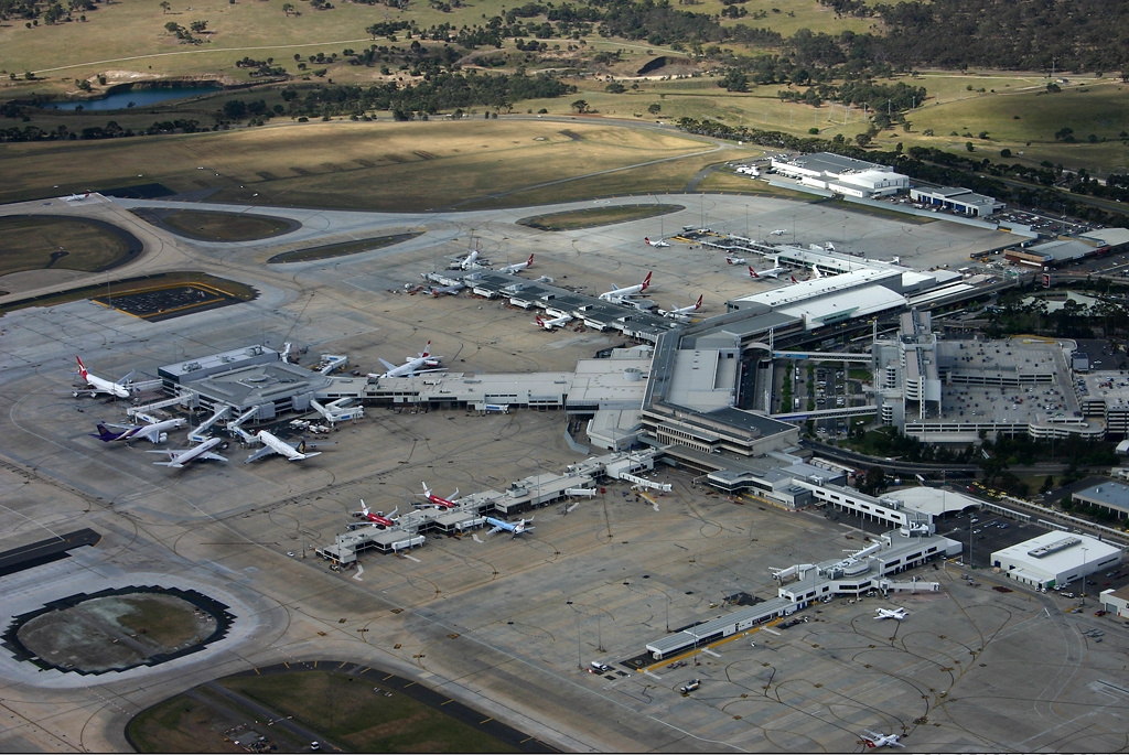 Melbourne Airport terminal forecourt